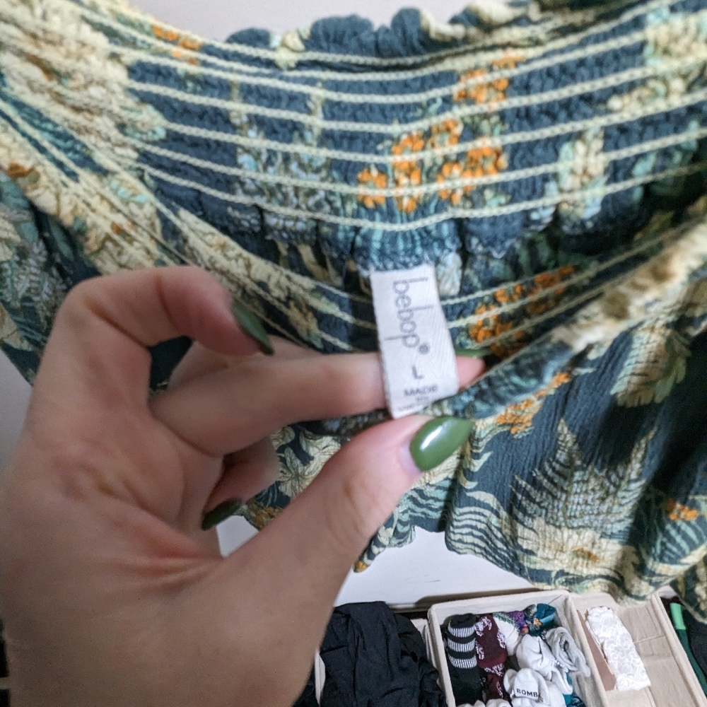 BeBop Floral Crinkle Short - Picture 8 of 9